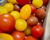 Foto del paso 1 de la receta: Ensalada de tomate, frambuesas, aguacate y mozzarella con aliño especial