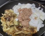 Foto del paso 2 de la receta: Dip de atún y berenjena con tostadas de ajo🍆🧅🥖🥯🥙🌯