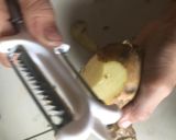 Gambar langkah 2 resipi Kentang goreng.