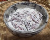 รูปขั้นตอนการทำที่ 5 ของ พริกทอดกรอบ รสหม่าล่า (麻辣香酥辣椒)