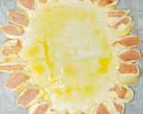 Une image de l'étape 4 de Couronne de saumon et ses fleurs en courgettes.