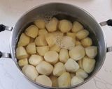 A picture of step 2 of Spicy roast potatoes.