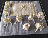 Foto del paso 5 de la receta: Saquitos y empanada de hojaldre rellenos de morcilla
