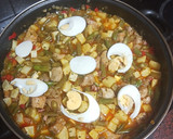 Foto del paso 9 de la receta: Habichuelas compuestas con carne de cochino, papas fritas y huevo duro