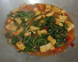 Foto langkah ke 4 dari resep Ca Kangkung Tahu Bumbu Terasi.