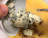 Foto del paso 2 de la receta: Tortilla francesa de queso azul con nueces