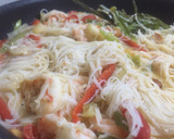Foto del paso 3 de la receta: Fideos de arroz tailandés con langostinos