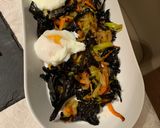 Foto del paso 6 de la receta: Verduretes a l’estil wok amb trompetes de la mort i ou poché