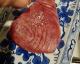 Foto del paso 2 de la receta: Medallón de atún sellado