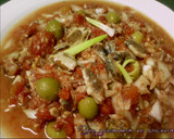 Foto del paso 1 de la receta: Ensalada de tomate en conserva, sardinillas y aceitunas