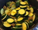 Une image de l'étape 4 de Bœuf aux courgettes et épices tajine.