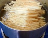 Hình bước làm 3 của món Canh kim chi thịt bò