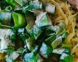 Foto langkah ke 5 dari resep Mie Goreng Bakso Simple.