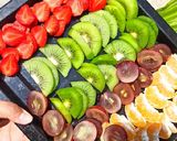 Foto langkah ke 1 dari resep Pudding Buah Ide Pengganti Kue Tart 🍇🍓🥝.