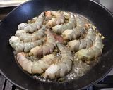 Une image de l'étape 7 de Gambas sauvages à la tomate, câpres et aneth.