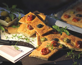 Foto del paso 9 de la receta: Focaccia de Tomates Cherry, Aceitunas y Hierbas Provenzales