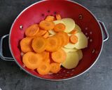 Une image de l'étape 1 de °Velouté lentilles corail au jus d'orange°.