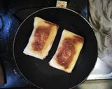 Foto langkah ke 4 dari resep Roti Goreng Sosis Leleh Keju.