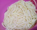 Foto langkah ke 1 dari resep Spaghetti cheese bolognese.