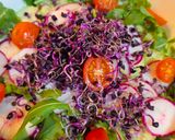 Foto del paso 3 de la receta: Ensalada fresca de rúcula, pera y rábanos