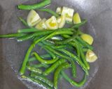 Foto langkah ke 2 dari resep SAMBAL HIJAU TERI — PEDAS, GURIH, SEGAR, NAMPOL! By : Jesslyn Orlane.