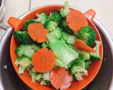 Hình bước làm 1 của món Súp lơ, cà rốt xào thịt bò