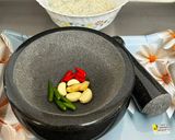 A picture of step 5 of Jowar Lauki (Bottlegourd) Thalipith.