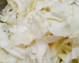 Hình bước làm 1 của món Bắp cải xào ruốc