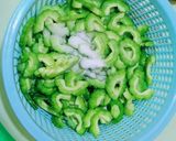 Foto langkah ke 1 dari resep Oseng Pare Teri medan.