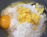 Foto langkah ke 1 dari resep Kue Biji Ketapang Renyah.