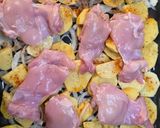 Foto del paso 4 de la receta: Pollo al horno con salsa y patatas