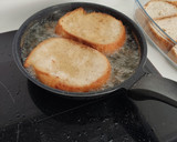Foto del paso 3 de la receta: Torrijas sin huevo
