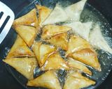 A picture of step 3 of Samosa.