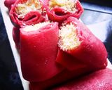 Foto langkah ke 8 dari resep Dadar Gulung Milky Merah Putih🇮🇩.
