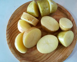 Foto del paso 1 de la receta: Patatas con mantequilla y romero