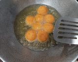 Foto langkah ke 3 dari resep #847. Bola-bola Ubi Isi.
