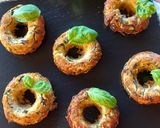 Foto del passaggio 5 della ricetta Donuts salati di zucchine e patate