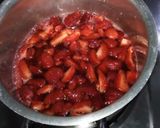 A picture of step 3 of 2 ingredients strawberry jam.