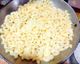 A picture of step 3 of Seekh kabab pasta.