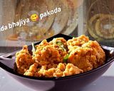 A picture of step 1 of Kanda bhajiya / pakoda (Mumbai style Kanda bhajiya).