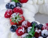 Foto del paso 5 de la receta: Pavlova con frutos rojos