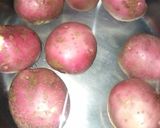 A picture of step 1 of Spicy cheesy baked potatoes.