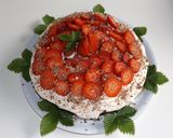 Foto del paso 7 de la receta Pastel de cacao con fresas y chocolate con avellanas