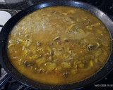 Foto del paso 3 de la receta: Arroz meloso con setas, magra y espárragos trigueros. (paella)