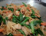 รูปขั้นตอนการทำที่ 2 ของ เส้นใหญ่ผัดซีอิ้ว🍝