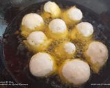 A picture of step 3 of Urad dal vada.