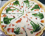 Foto del paso 6 de la receta: Quiche de bimi, espárragos trigueros y trucha ahumada