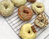 A picture of step 5 of Pizza doughnuts.