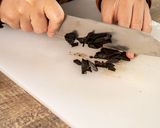 【老菜脯麻油猴頭菇雞湯】立冬節氣燉湯，肥嫩鮮美營養足的食譜步驟1照片