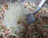 Foto del paso 5 de la receta: 🥞Tortitas vegetales  horneadas🥒🥕🧅🧄